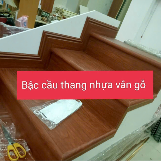 Bậc cầu thang nhựa vân gỗ