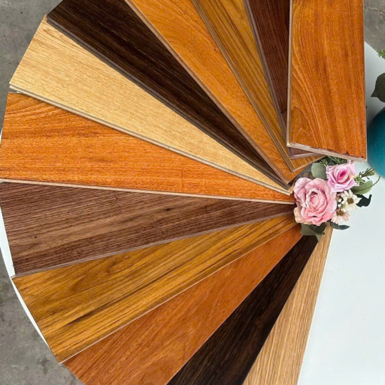 Sàn gỗ tự nhiên sản xuất tại nhà máy