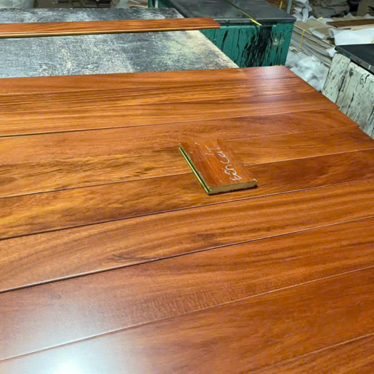 Sàn gỗ tự nhiên sản xuất tại nhà máy