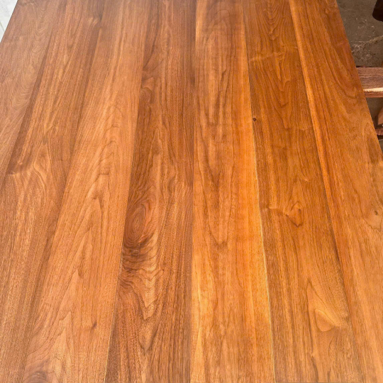 Sàn gỗ tự nhiên sản xuất tại nhà máy