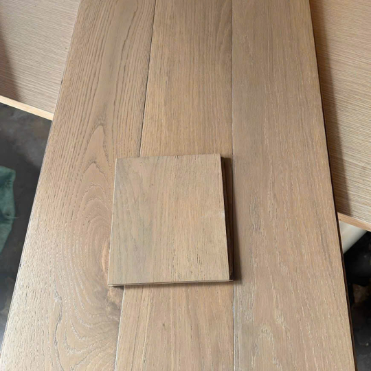 Sàn gỗ tự nhiên sản xuất tại nhà máy